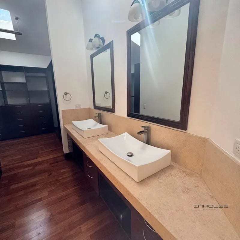 CASA EN VENTA EN ZONA 16 ENCINOS DE CAYALA, CON APARTAMENTO INDEPENDIENTE — Casa en Venta en Encinos de Cayala, Zona 16, Guatemala, Ciudad — foto 4 de 10