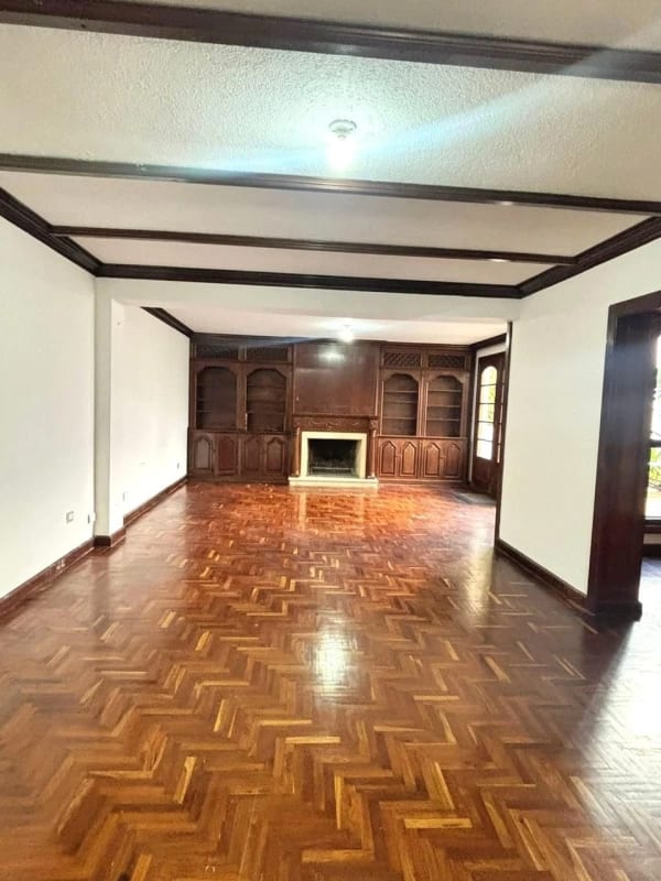 CASA EN VENTA - AMPLIO JARDÍN -  MALLORCA LA VILLA ZONA 14 — Casa en Venta en Zona 14, Guatemala, Ciudad — foto 10 de 16