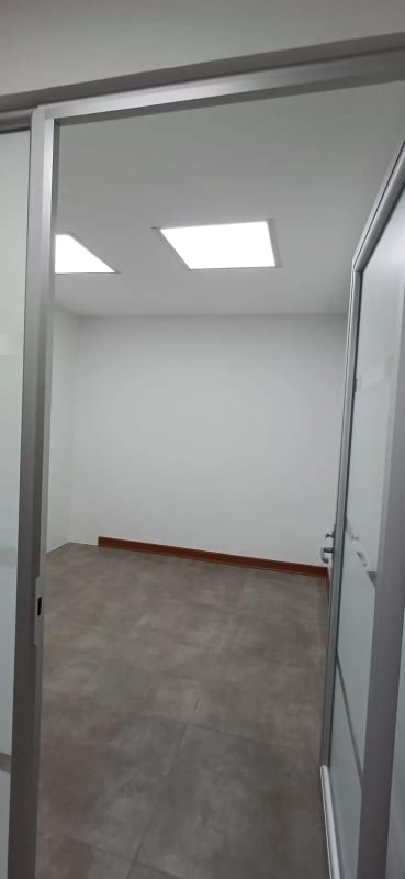Se renta oficina en zona 10 de 96.45 metros — Oficina en Alquiler en Zona 10, Guatemala, Ciudad — foto 8 de 12