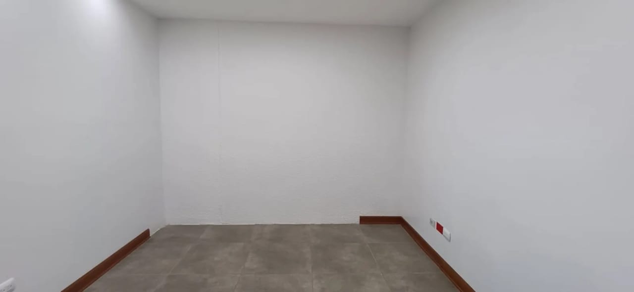 Se renta oficina en zona 10 de 96.45 metros — Oficina en Alquiler en Zona 10, Guatemala, Ciudad — foto 4 de 12