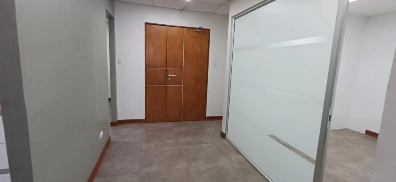 Se renta oficina en zona 10 de 96.45 metros — Oficina en Alquiler en Zona 10, Guatemala, Ciudad — foto 3 de 12