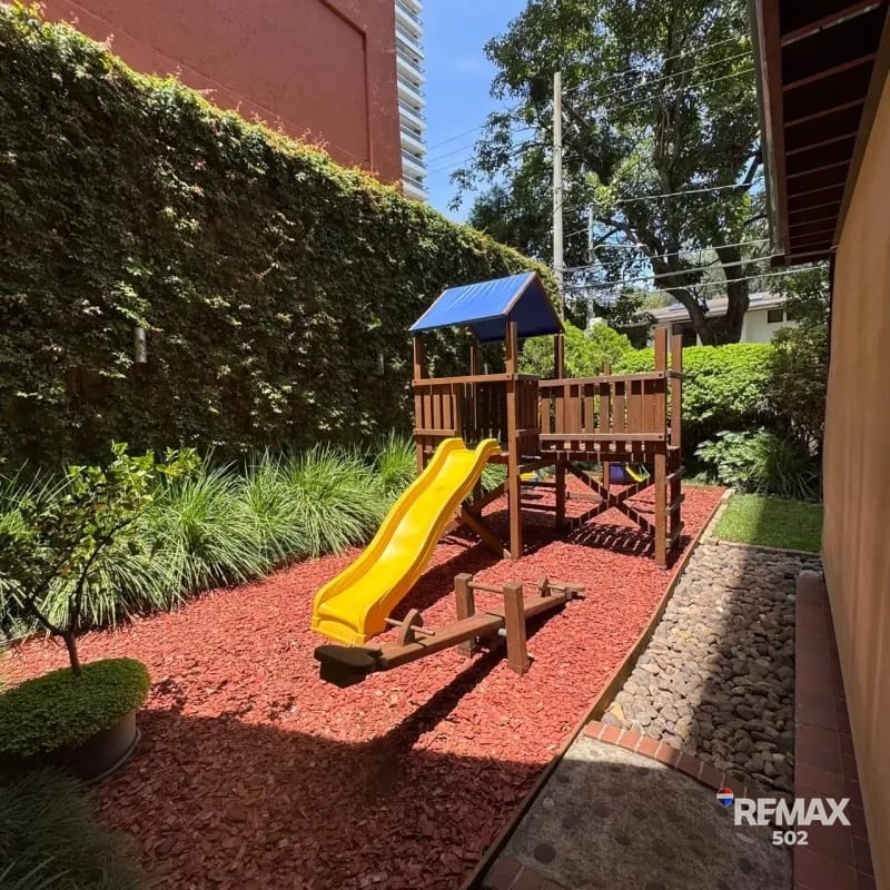 APARTAMENTO CON JARDÍN - ZONA 14 — Apartamento en Venta en Plenum 14, Zona 14, Guatemala, Ciudad — foto 3 de 12