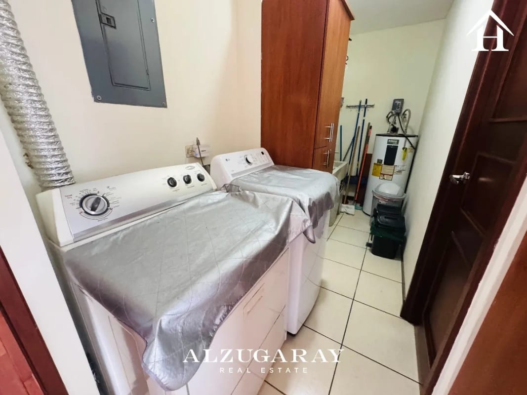 APTO. AMPLIO C/ VISTA -3 HAB. / EDIFICIO Z. 14 — Apartamento en Venta en Zona 14, Guatemala, Ciudad — foto 4 de 12