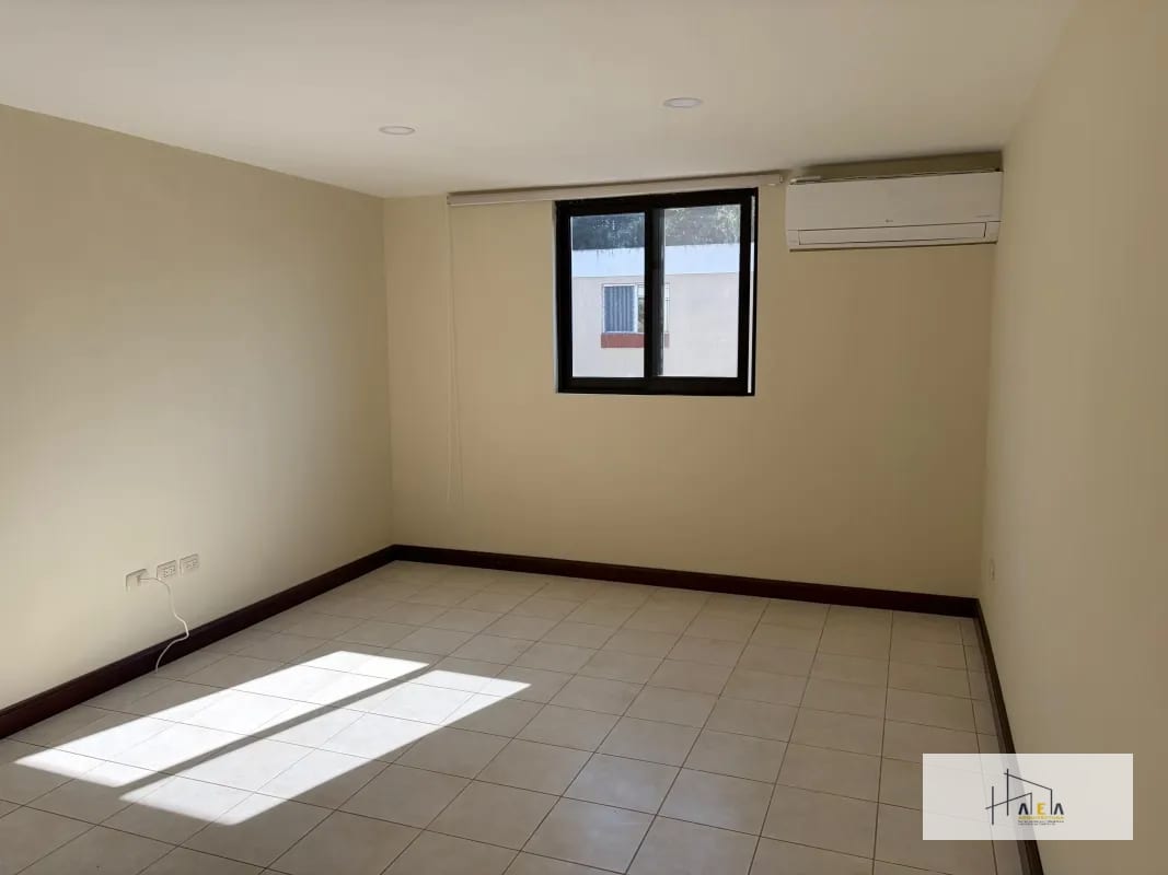 Hermosa casa en venta — Casa en Venta en Zona 8 Mixco, Guatemala, Ciudad — foto 13 de 15