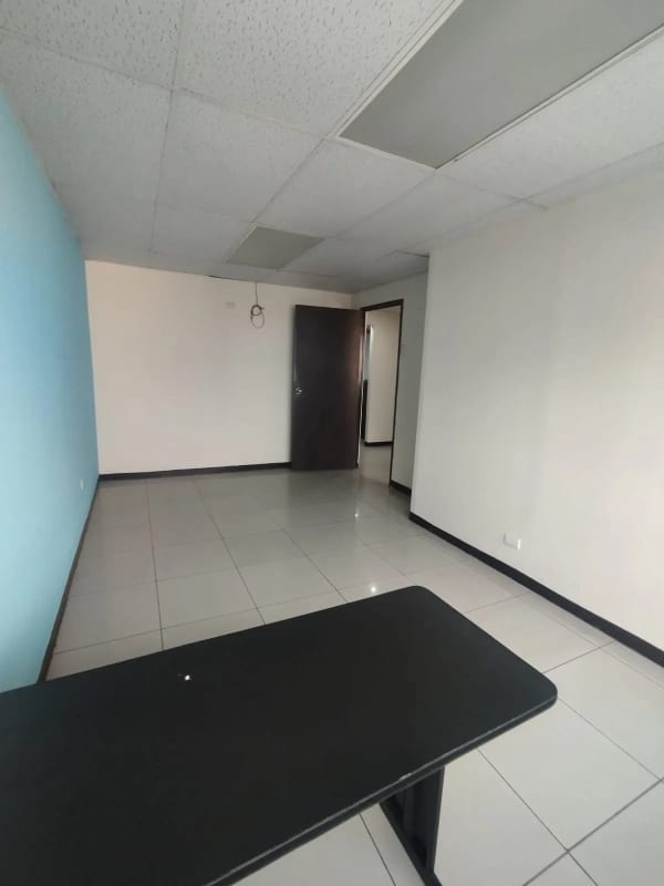 Amplia Oficina zona Geminis — Oficina en Alquiler en Zona 10, Guatemala, Ciudad — foto 5 de 5