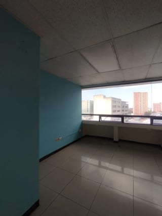 Amplia Oficina zona Geminis — Oficina en Alquiler en Zona 10, Guatemala, Ciudad — miniatura 4 de 5