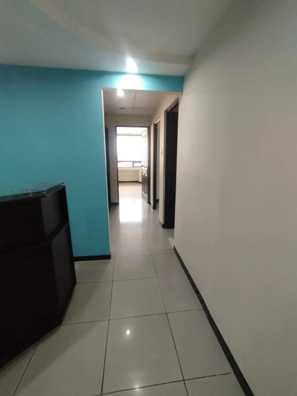 Amplia Oficina zona Geminis — Oficina en Alquiler en Zona 10, Guatemala, Ciudad — foto 2 de 5
