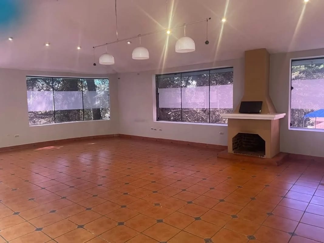Hermosa casa dentro de garita — Casa en Venta en San Lucas Sacatepéquez, Sacatepéquez — foto 3 de 6