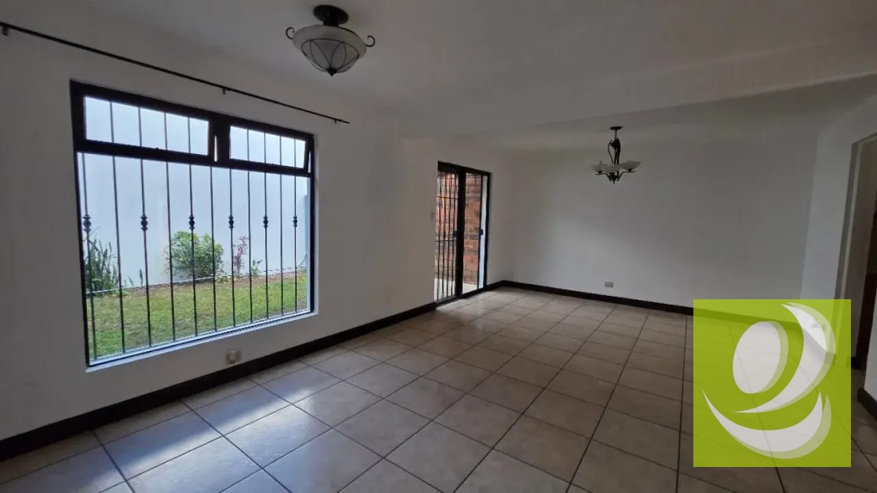 CASA RESIDENCIAL EN VENTA EN Z3 JARDINES DE LAS DALIAS — Casa en Venta en Zona 3 Mixco, Guatemala, Ciudad — foto 11 de 12
