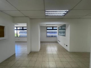 OFICINA RENTA ZONA 10, EDIFICIO EDYMA FRENTE A OAKLAND MALL, 152 MTS2, 4 PARQUEOS $2,350 — Oficina en Alquiler en Zona 10, Guatemala, Ciudad — miniatura 4 de 4