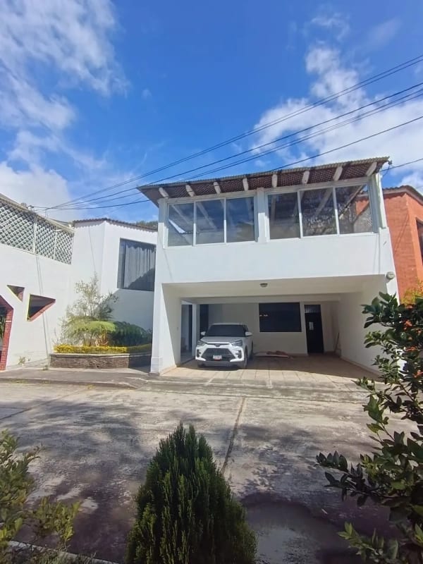 Hermosa Casa en Renta, en Carretera a San José Pinula — Casa en Alquiler en San José Pinula, Guatemala, Ciudad — foto 1 de 15