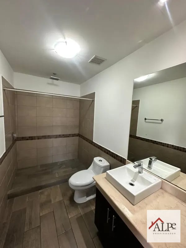 PENTHOUSE CON TERRAZA ZONA 10 — Apartamento en Alquiler en Verona, Zona 10, Guatemala, Ciudad — foto 11 de 15