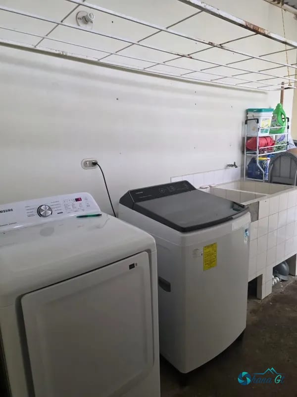 CASA EN VENTA JARDINES DE ARRAZOLA KM 19.5 FRAIJANES — Casa en Venta en Jardines de Arrazola, Carretera a El Salvador, Guatemala, Ciudad — foto 7 de 10