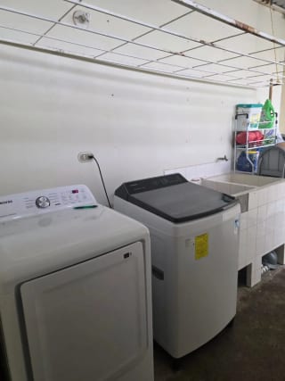CASA EN VENTA JARDINES DE ARRAZOLA KM 19.5 FRAIJANES — Casa en Venta en Jardines de Arrazola, Carretera a El Salvador, Guatemala, Ciudad — miniatura 7 de 10