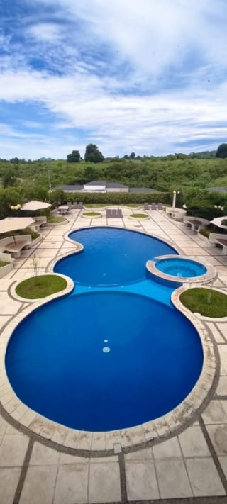 CASA EN VENTA JARDINES DE ARRAZOLA KM 19.5 FRAIJANES — Casa en Venta en Jardines de Arrazola, Carretera a El Salvador, Guatemala, Ciudad — miniatura 1 de 10