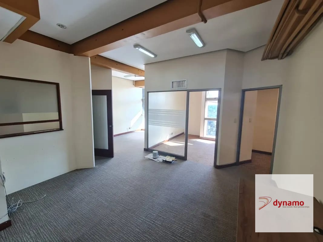 Rento oficina en edificio Corporativo en Zona 4 de Mixco — Oficina en Alquiler en Zona 4 Mixco, Guatemala, Ciudad — foto 1 de 6