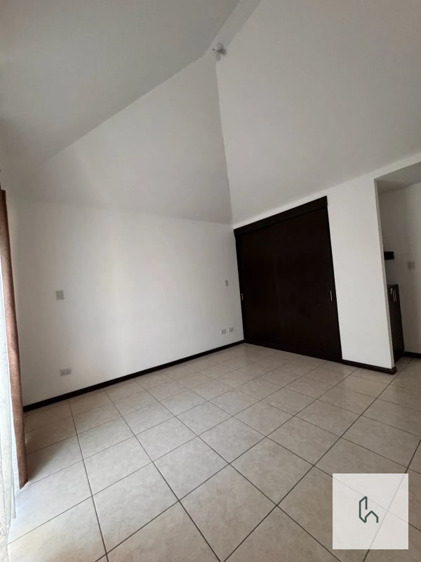 VENTA DE AMPLIA CASA EN VISTAS DE SAN ISIDRO Z.16 — Casa en Venta en Vistas de San Isidro, Zona 16, Guatemala, Ciudad — foto 10 de 11
