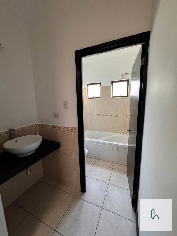 VENTA DE AMPLIA CASA EN VISTAS DE SAN ISIDRO Z.16 — Casa en Venta en Vistas de San Isidro, Zona 16, Guatemala, Ciudad — foto 8 de 11