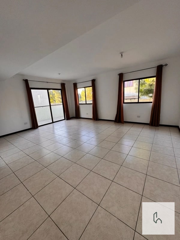 VENTA DE AMPLIA CASA EN VISTAS DE SAN ISIDRO Z.16 — Casa en Venta en Vistas de San Isidro, Zona 16, Guatemala, Ciudad — foto 3 de 11