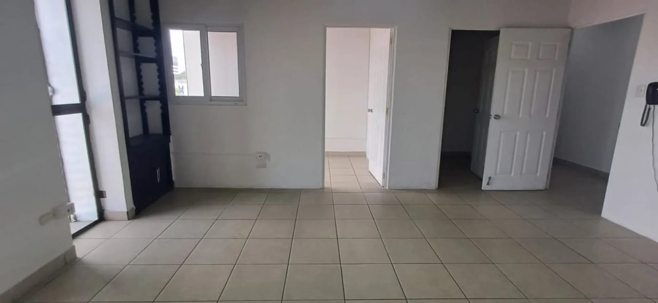 OFICINA EN RENTA EN ZONA 9 - Miniatura 7