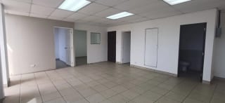 SE RENTA OFICINA EN ZONA 9 — Oficina en Alquiler en Zona 9, Guatemala, Ciudad — miniatura 1 de 6