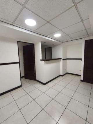 OFICINA PREMIUM EN RENTA - EDIFICIO ZONA 10 — Oficina en Alquiler en Zona 10, Guatemala, Ciudad — miniatura 1 de 14