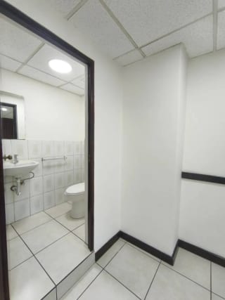 OFICINA PREMIUM EN RENTA - EDIFICIO ZONA 10 — Oficina en Alquiler en Zona 10, Guatemala, Ciudad — miniatura 10 de 14