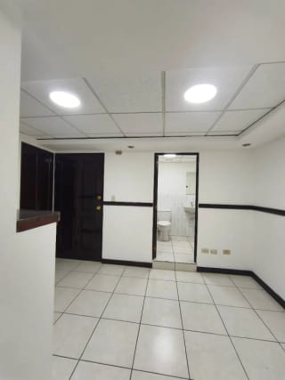OFICINA PREMIUM EN RENTA - EDIFICIO ZONA 10 — Oficina en Alquiler en Zona 10, Guatemala, Ciudad — miniatura 9 de 14