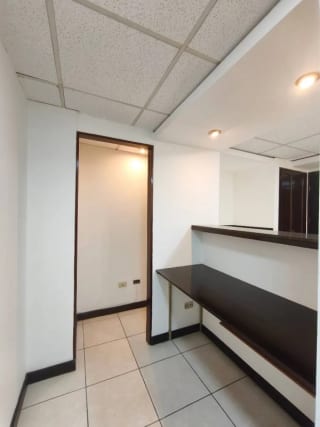 OFICINA PREMIUM EN RENTA - EDIFICIO ZONA 10 — Oficina en Alquiler en Zona 10, Guatemala, Ciudad — miniatura 8 de 14