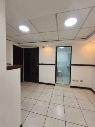 OFICINA PREMIUM EN RENTA - EDIFICIO ZONA 10 — Oficina en Alquiler en Zona 10, Guatemala, Ciudad — miniatura 7 de 14