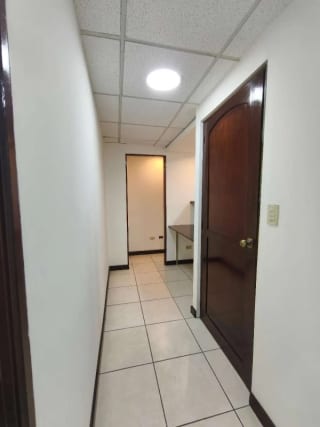 OFICINA PREMIUM EN RENTA - EDIFICIO ZONA 10 — Oficina en Alquiler en Zona 10, Guatemala, Ciudad — miniatura 4 de 14