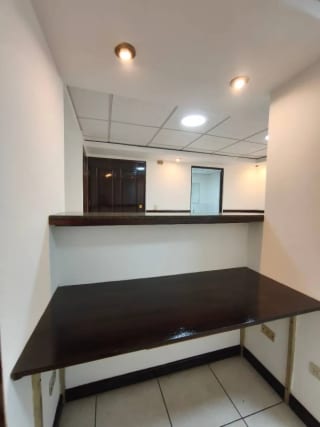 OFICINA PREMIUM EN RENTA - EDIFICIO ZONA 10 — Oficina en Alquiler en Zona 10, Guatemala, Ciudad — miniatura 2 de 14