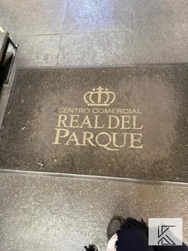Kiosko en alquiler en el Centro Comercial Real del Parque, zona 1 — Local en Alquiler en Zona 1, Guatemala, Ciudad — foto 2 de 8