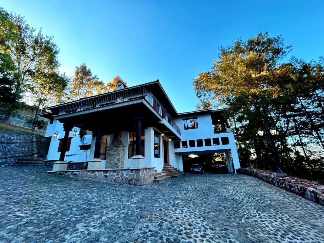PROPIEDAD EN VENTA SOBRE CARRETERA INTERAMERICANA Km.33.8 — Casa en Venta en Santa Maria Cauqué, Sacatepéquez — foto 2 de 14