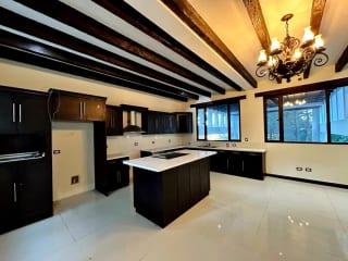 PROPIEDAD EN VENTA SOBRE CARRETERA INTERAMERICANA Km.33.8 — Casa en Venta en Santa Maria Cauqué, Sacatepéquez — miniatura 1 de 14