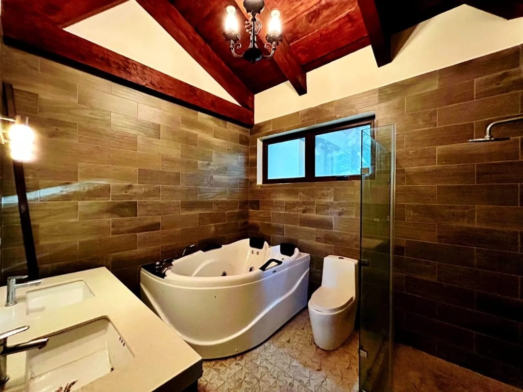 PROPIEDAD EN VENTA SOBRE CARRETERA INTERAMERICANA Km.33.8 — Casa en Venta en Santa Maria Cauqué, Sacatepéquez — foto 8 de 14