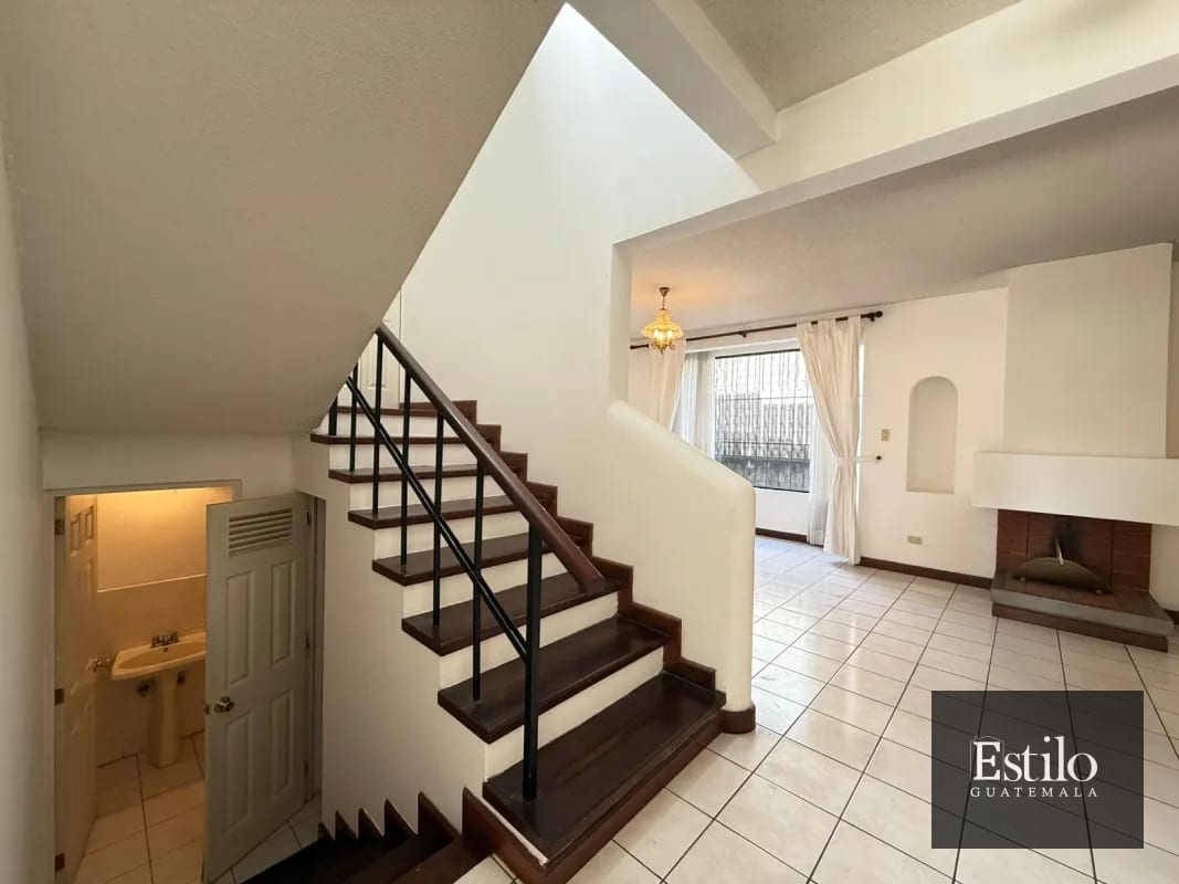 CASA EN VENTA — Casa en Venta en Vistas de Kanajuyú, Zona 16, Guatemala, Ciudad — foto 1 de 10