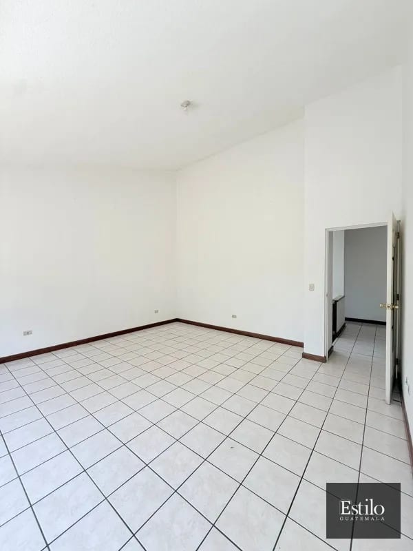 CASA EN VENTA — Casa en Venta en Vistas de Kanajuyú, Zona 16, Guatemala, Ciudad — foto 2 de 10