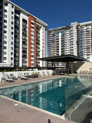 ALQUILER DE APARTAMENTO EN EDIFICIO 20/21, ZONA 16 — Apartamento en Alquiler en San Isidro 20/21, Zona 16, Guatemala, Ciudad — miniatura 2 de 12
