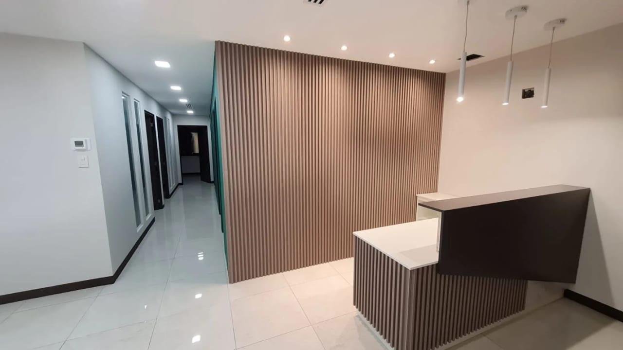 OFICINAS EN RENTA EDIFICIO RENOVATI ZONA 10 — Oficina en Alquiler en Renovati, Zona 10, Guatemala, Ciudad — foto 1 de 8