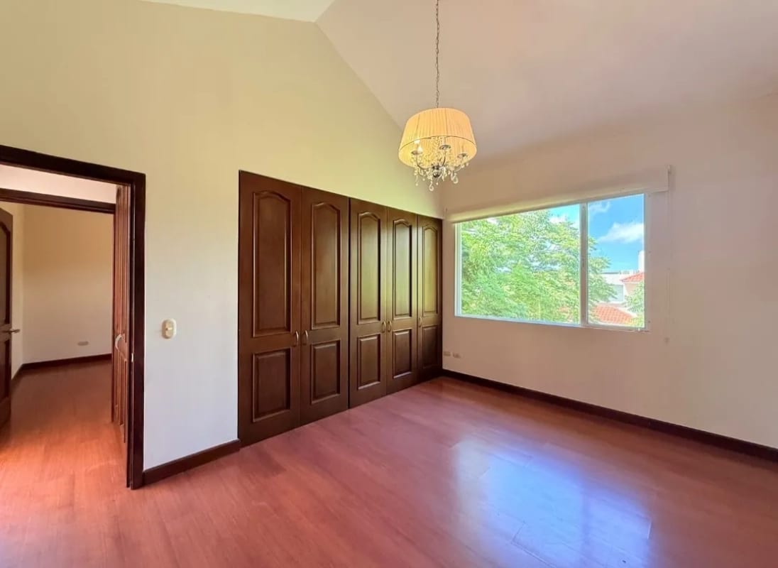 Vendo linda casa en Portal del Bosque Kms. 22.5 CAES — Casa en Venta en Portal del Bosque, Carretera a El Salvador, Guatemala, Ciudad — foto 9 de 17