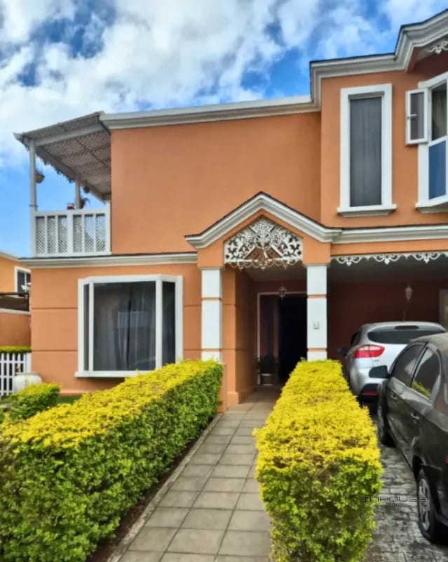 CASA EN VENTA EN CAES KM 29 CON PISCINA — Casa en Venta en Villas de San Martin de Allende, Carretera a El Salvador, Guatemala, Ciudad — foto 1 de 9