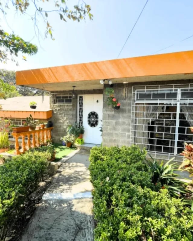 CASA EN VENTA EN SAN CRISTÓBAL DE UN NIVEL ESTILO GRANJA — Casa en Venta en Zona 8 Mixco, Guatemala, Ciudad — foto 1 de 11