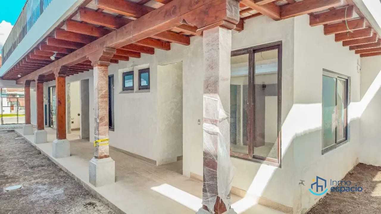Casas en venta- Residencia de lujo en Club Residencial Franciscanos — Casa en Venta en Ciudad Vieja, Sacatepéquez — foto 1 de 17