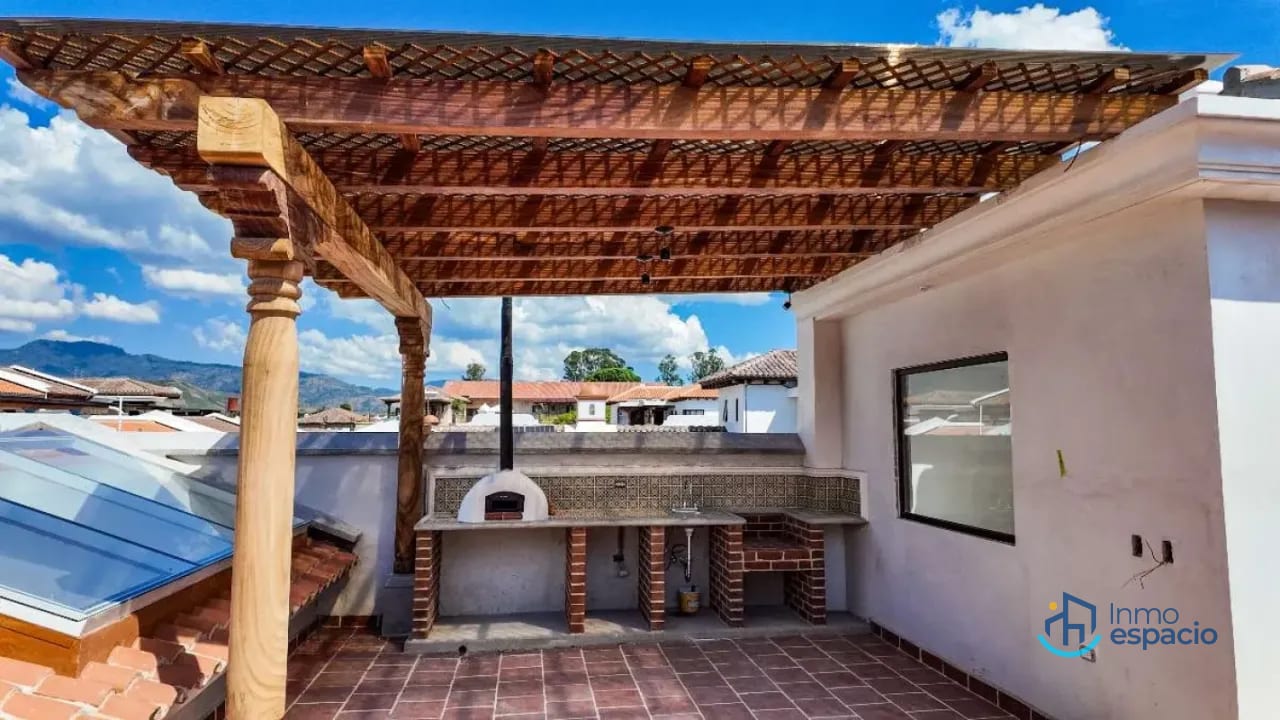 Casas en venta- Residencia de lujo en Club Residencial Franciscanos — Casa en Venta en Ciudad Vieja, Sacatepéquez — foto 13 de 17