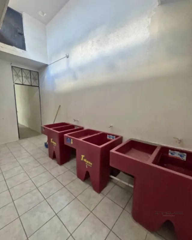 CASA EN VENTA EN ZONA 6  PARA USO COMERCIAL FRENTE A LA PARADA DEL TRANSMETRO — Casa en Venta en Zona 6, Guatemala, Ciudad — foto 9 de 12