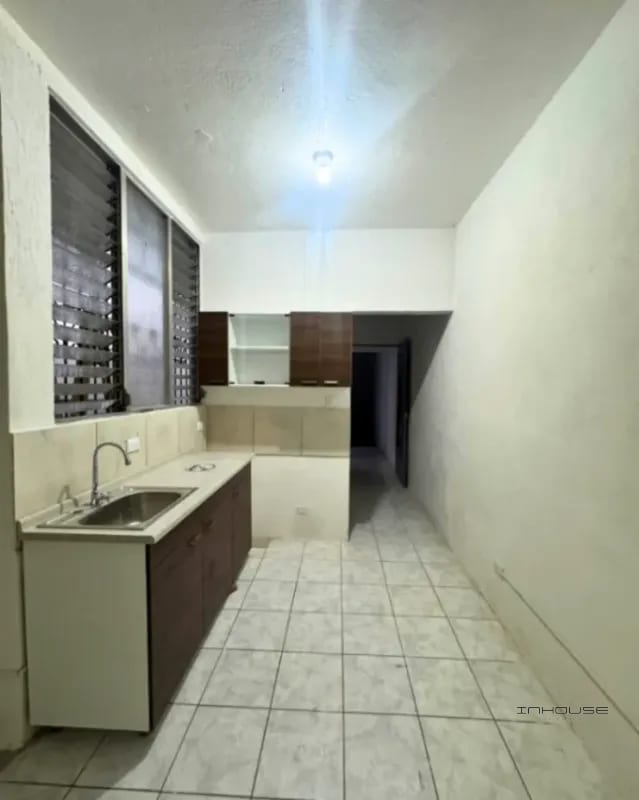 CASA EN VENTA EN ZONA 6  PARA USO COMERCIAL FRENTE A LA PARADA DEL TRANSMETRO — Casa en Venta en Zona 6, Guatemala, Ciudad — foto 3 de 12