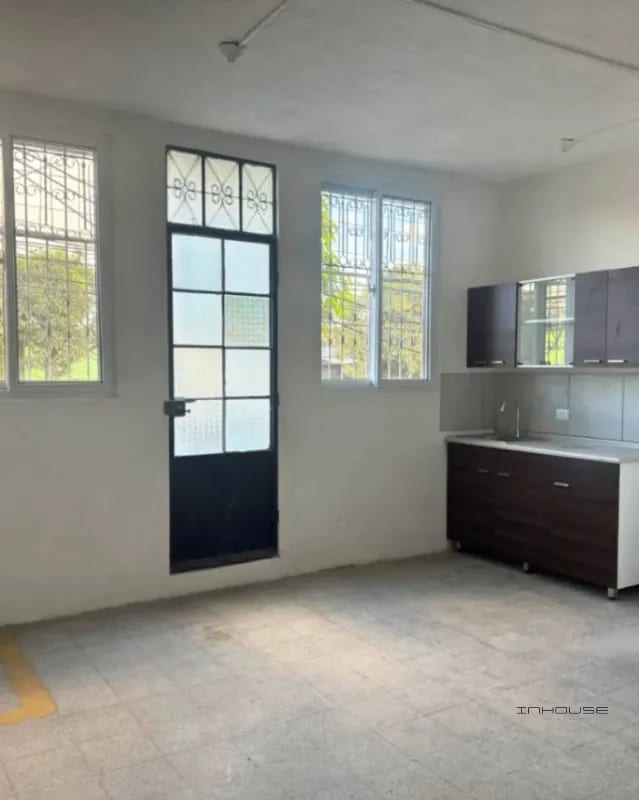 CASA EN VENTA EN ZONA 6 PARA USO COMERCIAL FRENTE A LA PARADA DEL TRANSMETRO — Casa en Venta en Zona 6, Guatemala, Ciudad — foto 2 de 12