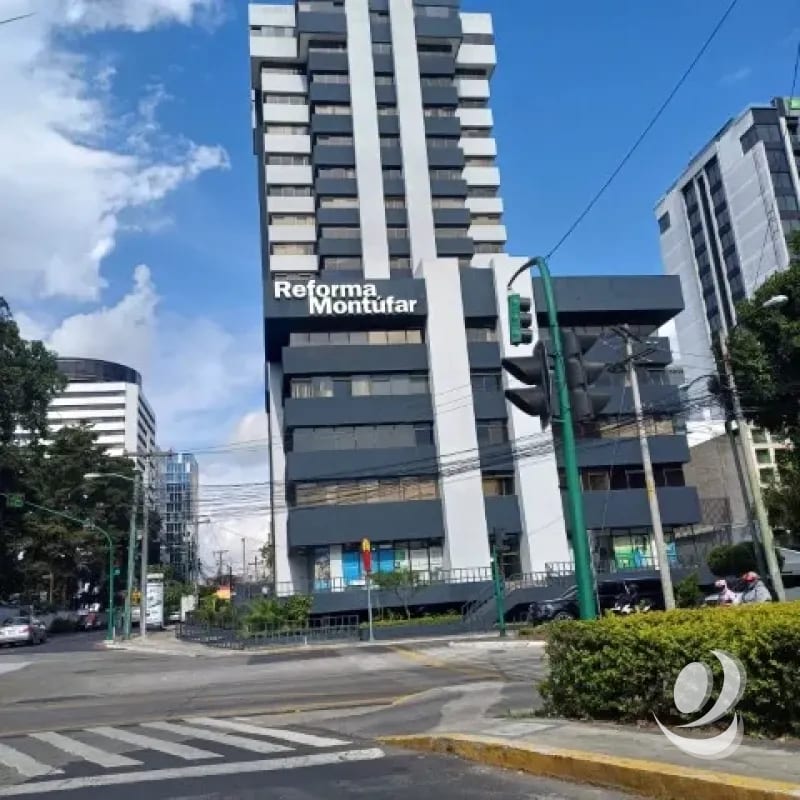 Oficina en Renta Zona 10 Edificio Reforma Montufar — Oficina en Alquiler en Zona 10, Guatemala, Ciudad — foto 1 de 4