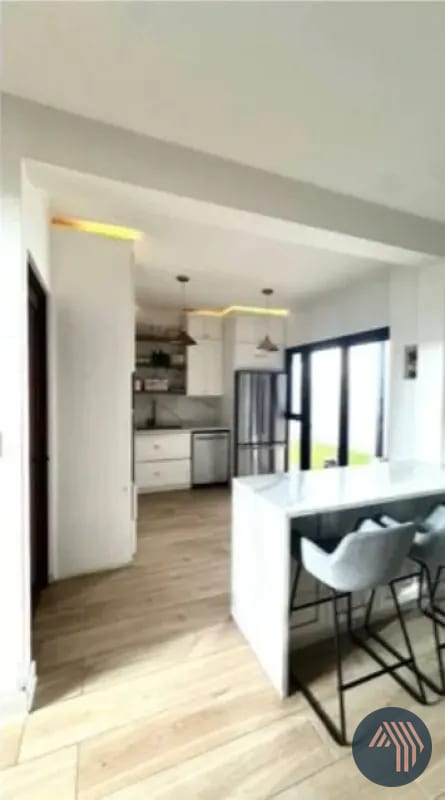 VENTA DE MODERNA CASA EXCELENTE UBICACIÓN - BLV. SAN CRISTOBAL — Casa en Venta en Zona 8 Mixco, Guatemala, Ciudad — foto 9 de 12